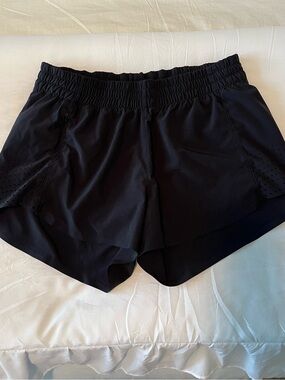 Athleta Black Hustle Shorts 3” XS